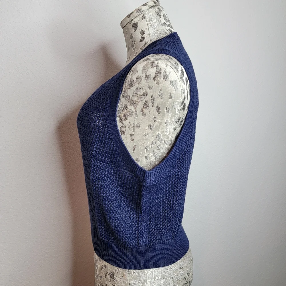 PINK Victoria's Secret Cambridge Knit Cropped Vest. - Picture 6 of 11